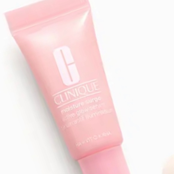 Clinique "Cosmetic Bag with Goodies in Floral" NWT - Picture 2 of 6